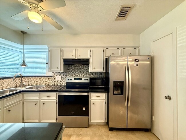 Building Photo - 13222 Pebblewalk Cir N