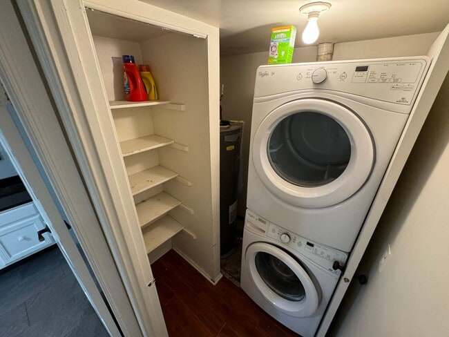 Building Photo - Spacious 2 Bed 2 Bath Condo In Vibrant The...