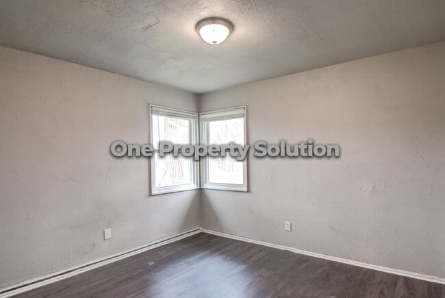 Building Photo - 5248 E 11th Pl