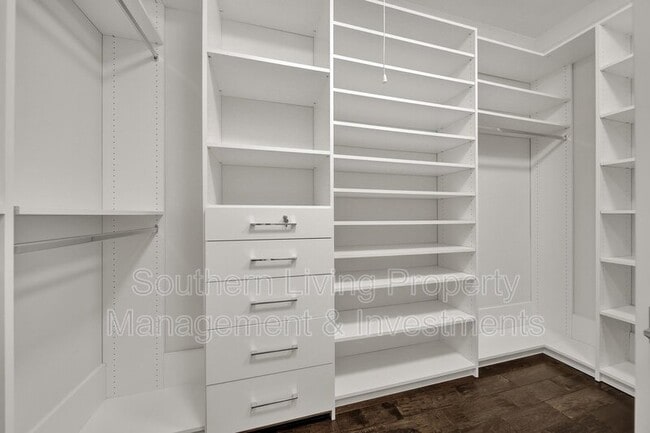 Building Photo - 2011 Sharon Ave