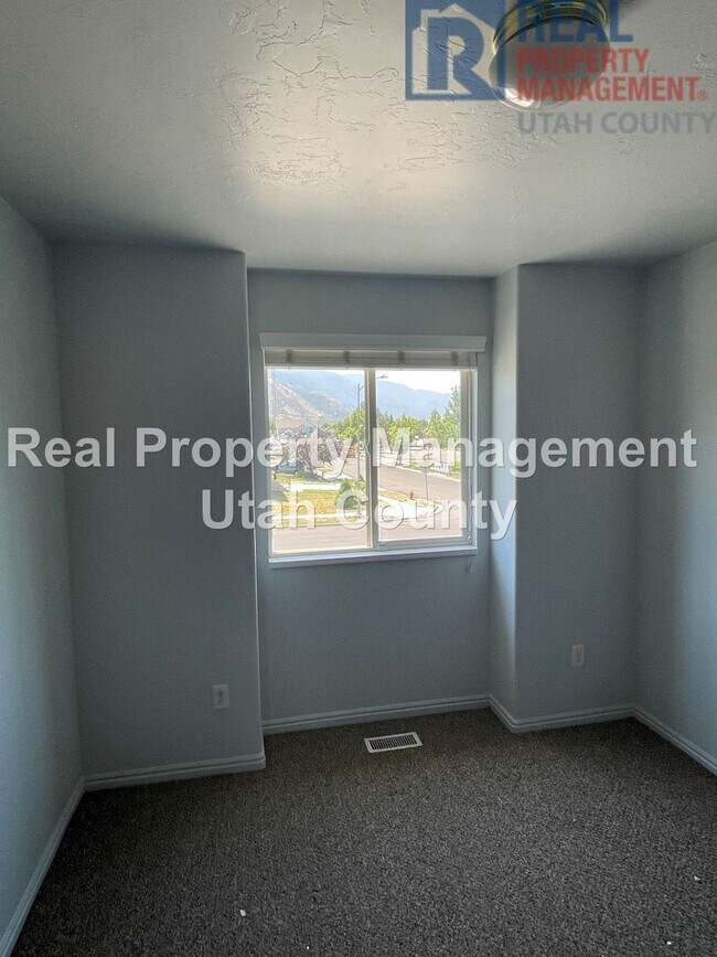 Building Photo - Spanish Fork Home
