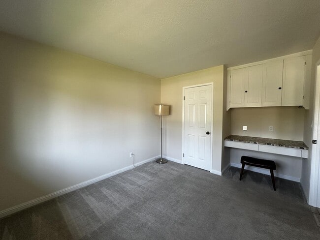 Building Photo - 2035 Dorsch Rd