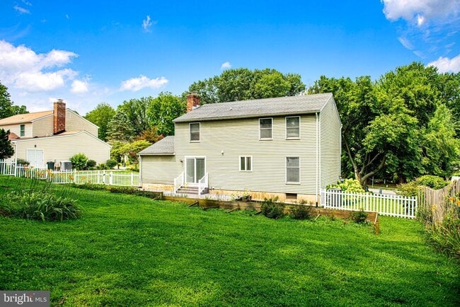 Building Photo - 703 E Broadway