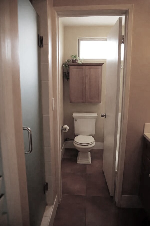 Bathroom - 1233 N Flores St