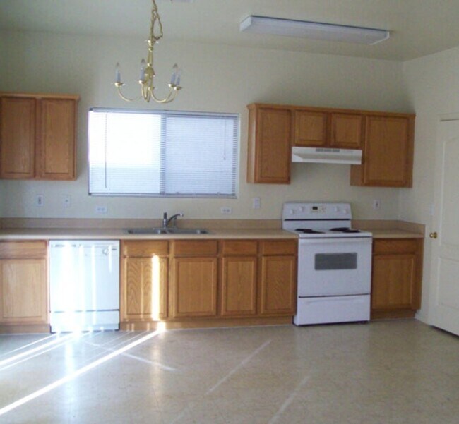 Building Photo - 2499 S Marble St