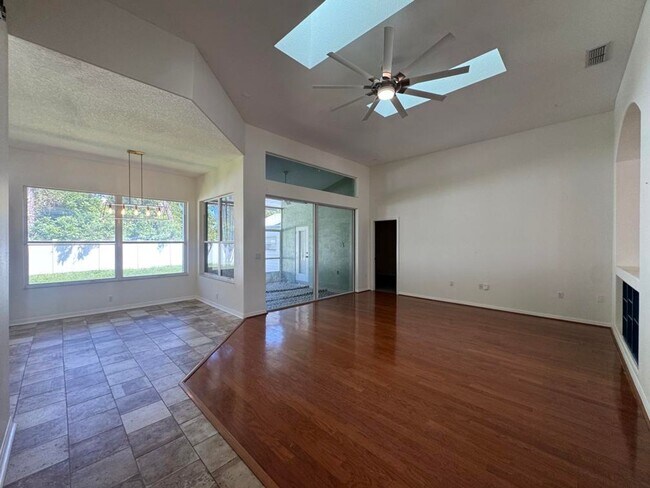 Building Photo - 39 Woodhollow Ln
