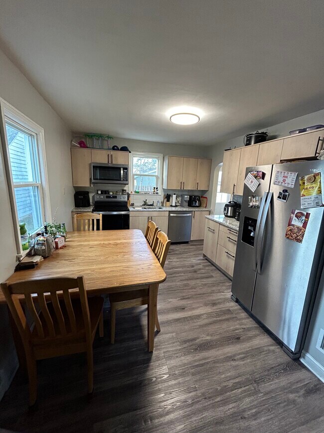 Building Photo - 1208 N 4th St