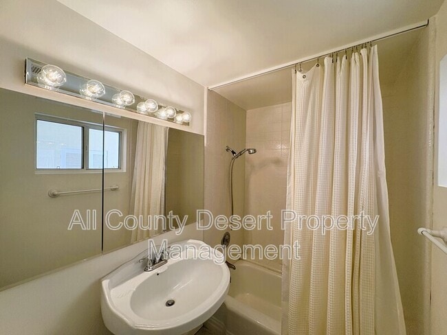 Building Photo - 73394 Tamarisk St