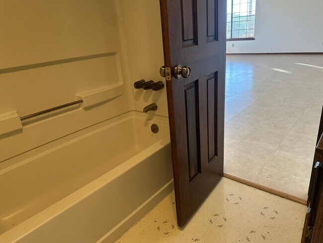 Building Photo - Bear Valley 3+4 with over 4 acres! MUST SEE!