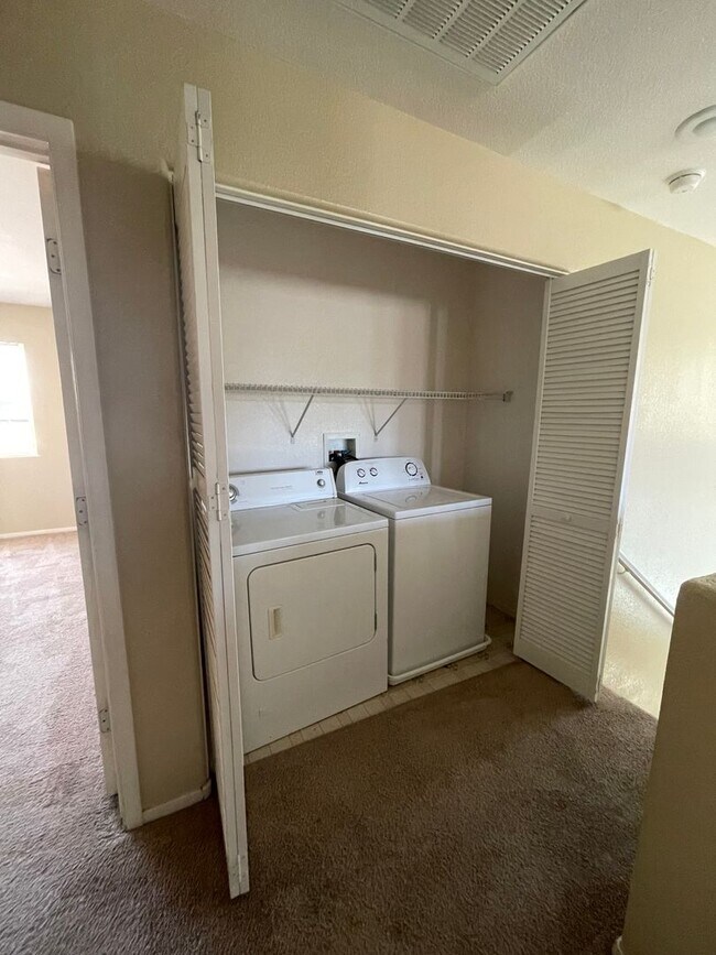 Building Photo - 4bed 3bath