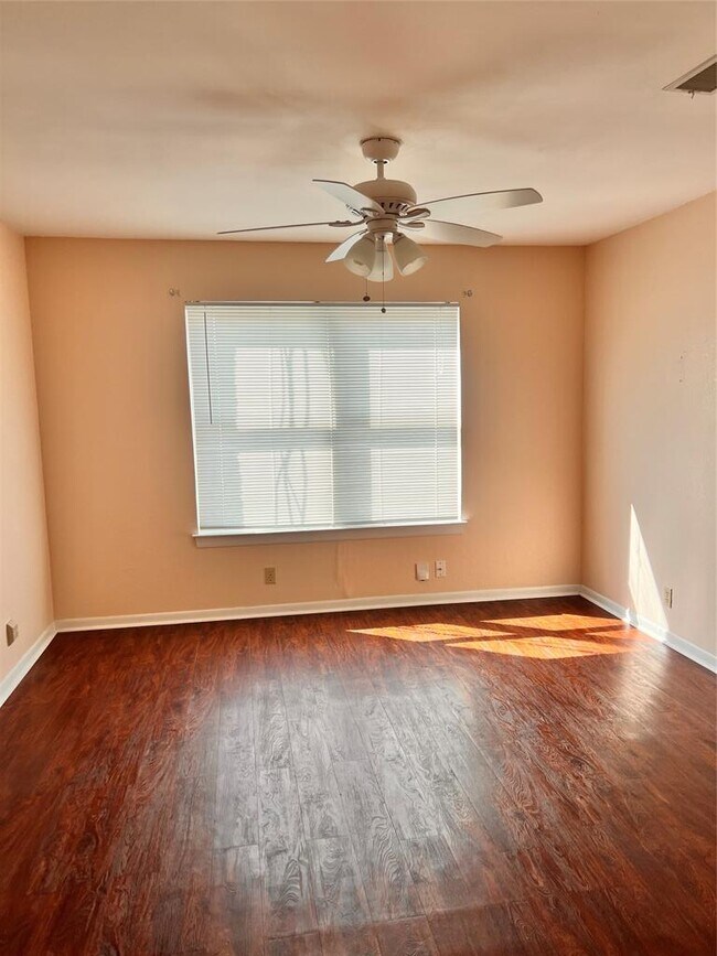 Building Photo - 201 E Noton St