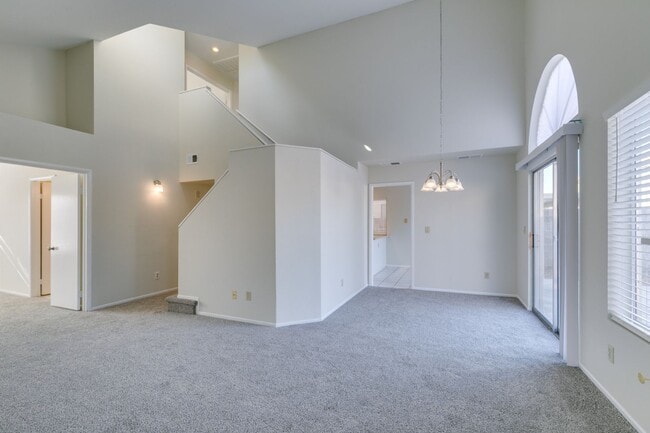 Building Photo - PARADISE VALLEY, 3 BDRM, 3 FULL BATH, 1 BDRM+FULL BATH DOWNSTAIRS, NO HOA