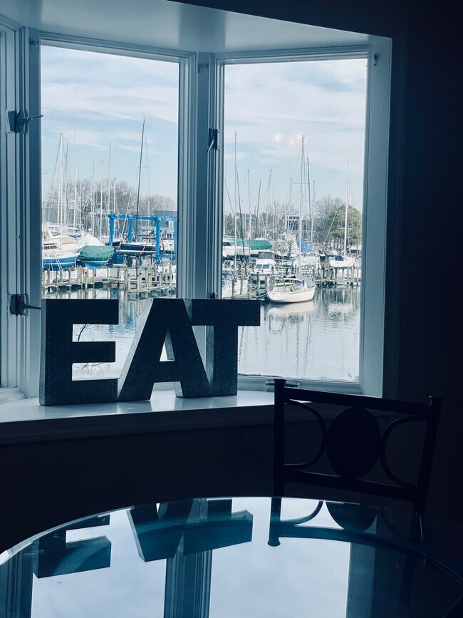 Building Photo - 14380 Calvert St