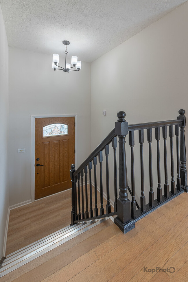 Building Photo - 8170 Northway Dr