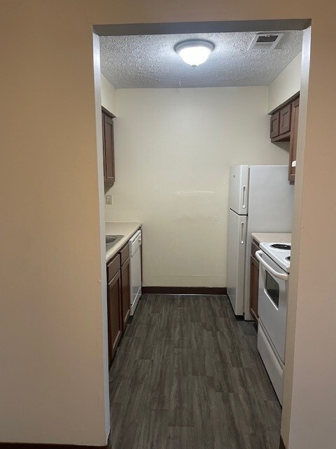 Building Photo - Hickory Way Apartments