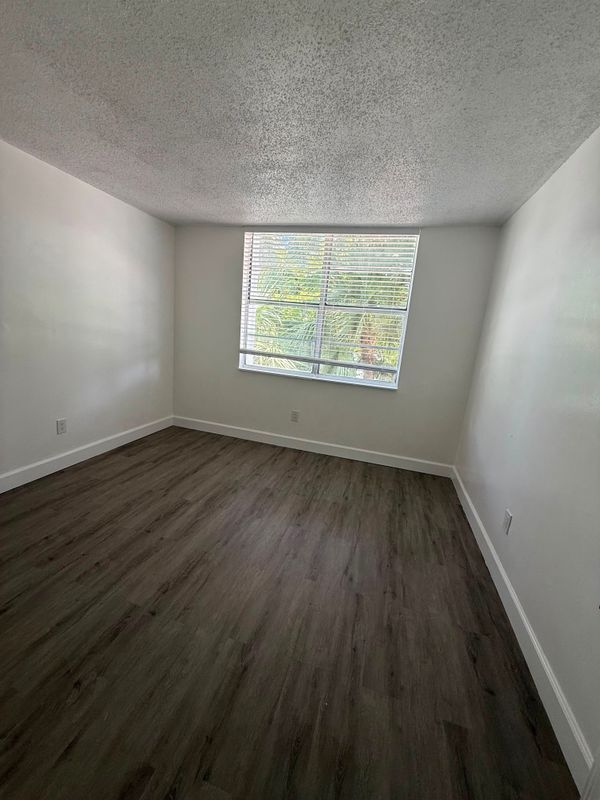 Building Photo - 482 NW 165th St