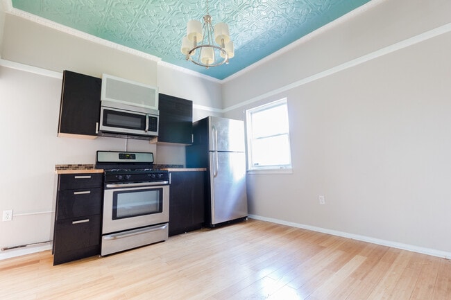 Building Photo - 1028 E Warrington Ave