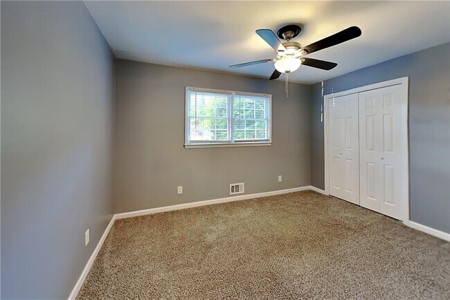 Building Photo - 281 Sumter Dr NE