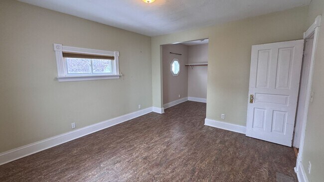 Building Photo - 1712 W 3rd St