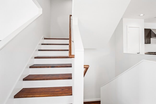 Building Photo - 2936 Commerce St