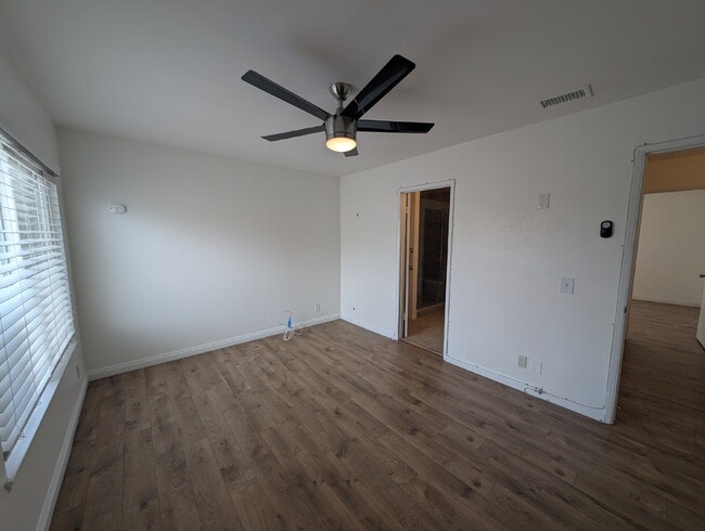 Building Photo - MOVE-IN READY - SPACIOUS 2-BEDROOM TOWNHOM...