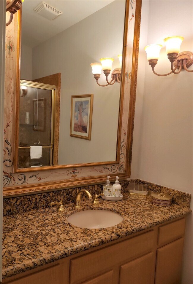 Guest Bath - 42505 Rancho Mirage Ln