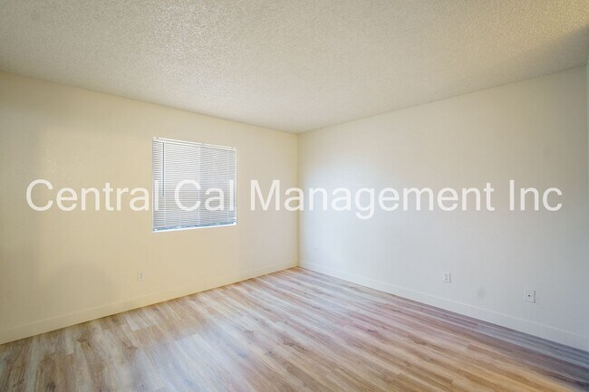 Building Photo - 5905 Auburn Oaks Dr