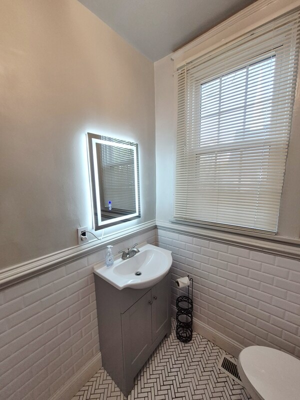 Building Photo - 2723 Fendall Ave