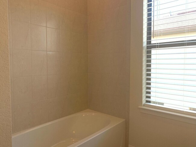 Building Photo - 2792 Troubadour St