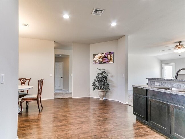 Building Photo - 2217 Stella Rd