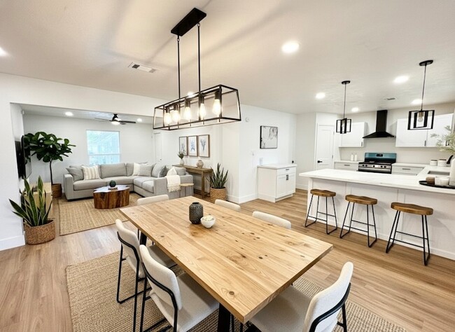 Building Photo - 3726 Heatherbrook Dr