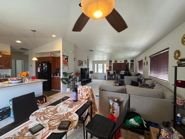 Building Photo - Beautiful 3-Bedroom & 3-Bathroom (Kapolei,...