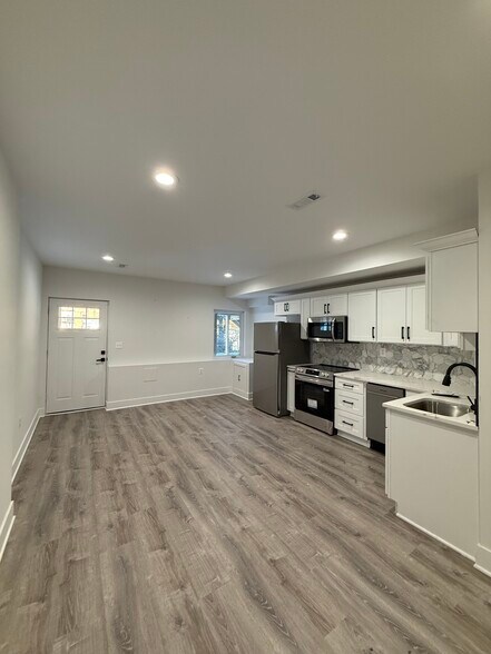 Building Photo - 3923 Roland Ave