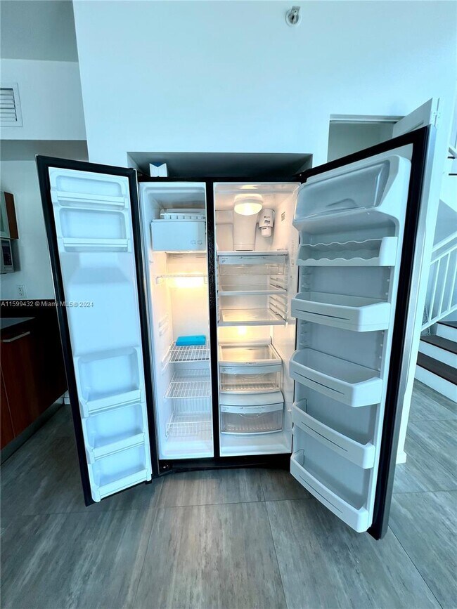 Building Photo - 1650 Brickell Ave