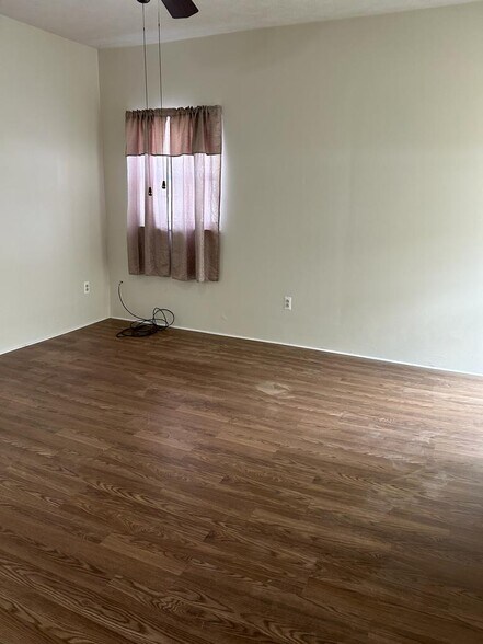 Building Photo - 152 W Warrington Ave