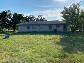 Building Photo - 4808 Sunset Terrace
