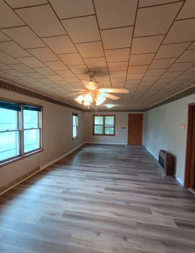 Building Photo - 846 E Maple St