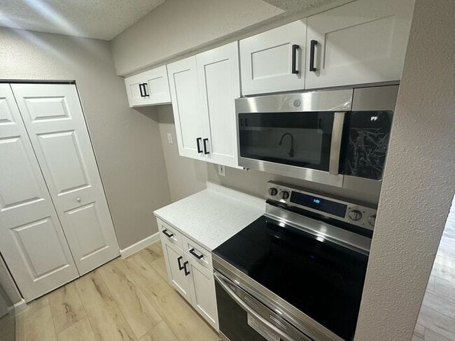 Building Photo - NEWLY renovated 2 bedroom/1 bath condo in Casselberry!!