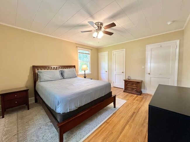 Building Photo - 1266 Pinecrest Dr