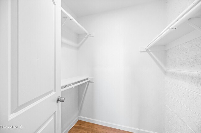 Building Photo - 4410 N Longview Ave