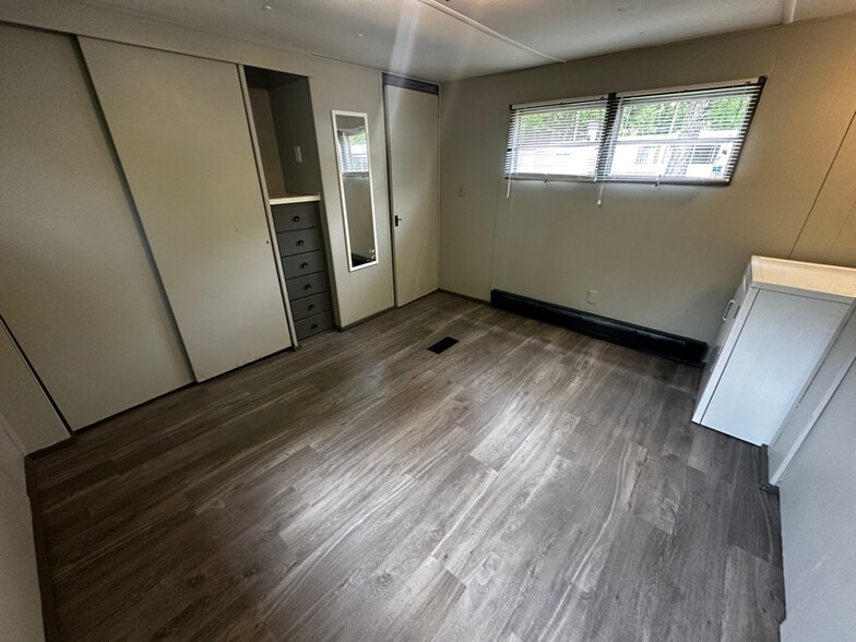 Building Photo - 962 NY-29A