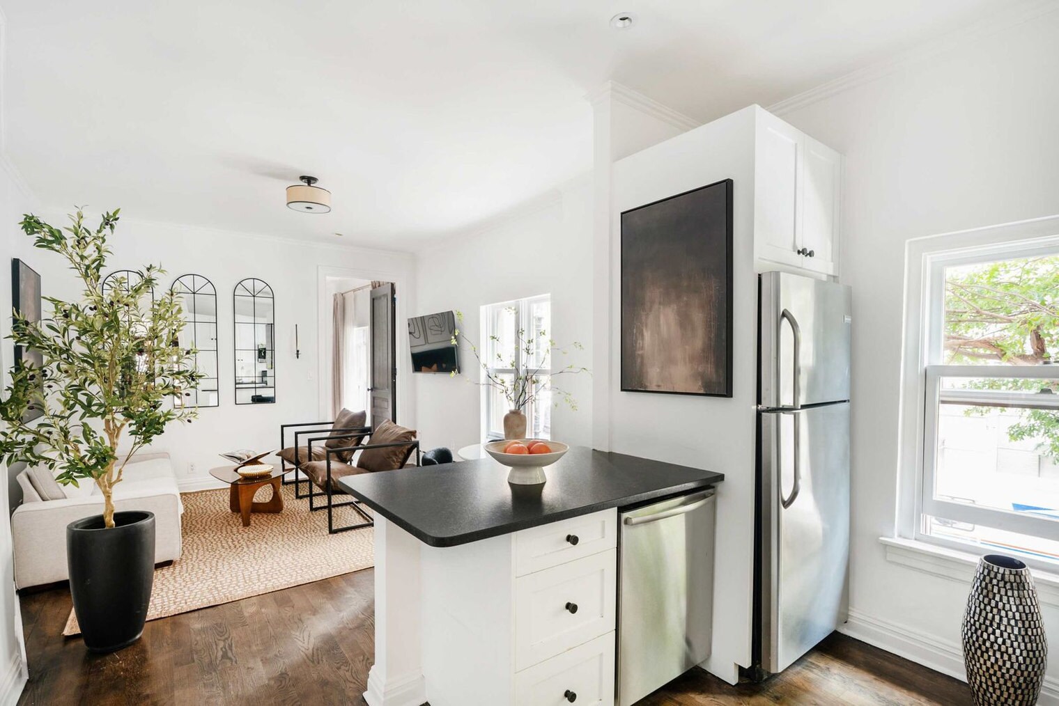 Building Photo - 10 5th Ave