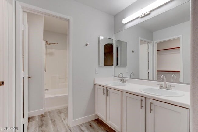 Building Photo - 4899 Lunetto Ave