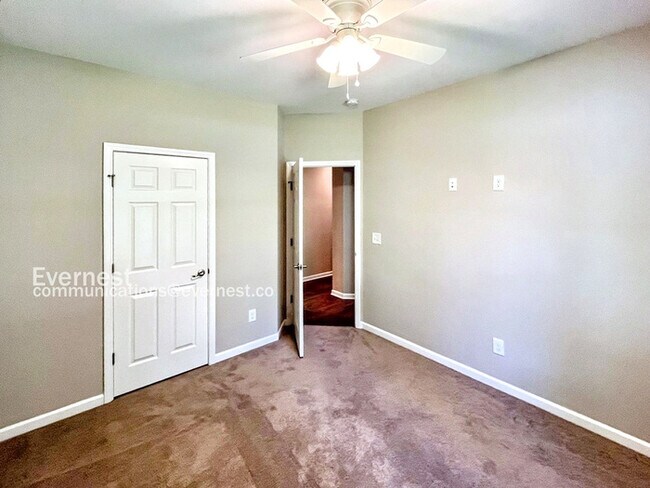 Building Photo - 2609 Vista Ln