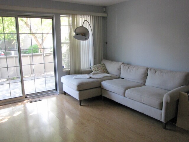 Building Photo - 2BR/1.5BA Townhouse *Near Parkers Lake!* - Plymouth- Available Sept 1!