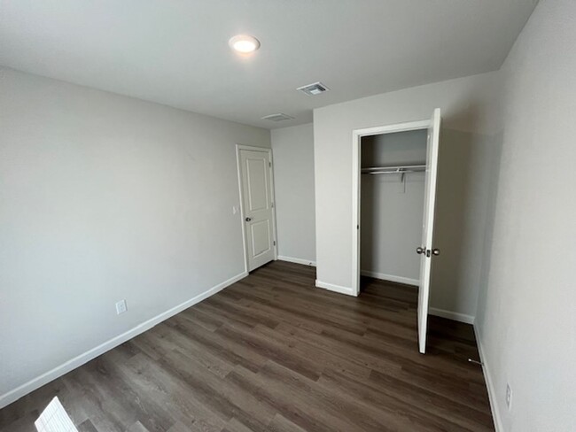 Building Photo - Newer Build 4 Bed/2 Bath In Arizona City