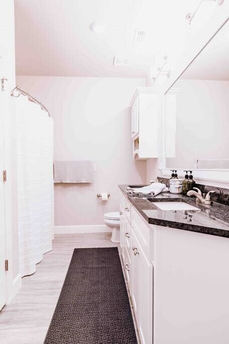 Building Photo - 406 NW Retreat Ln