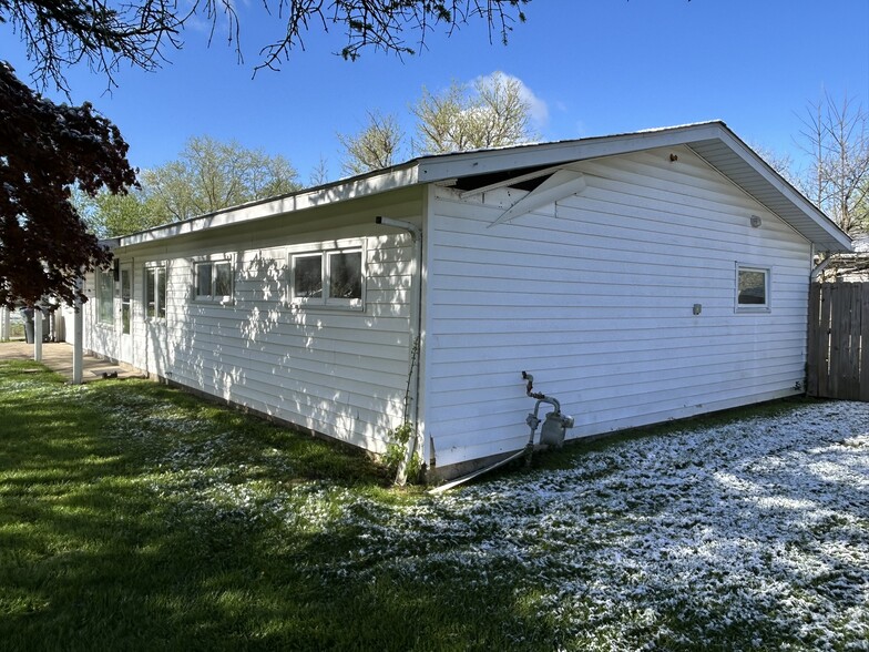 Building Photo - 1882 Paul Dr