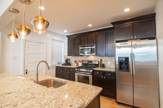 Building Photo - 2215 N Harrison St