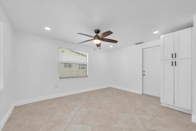 Building Photo - 5600 Bayou Grande Blvd NE